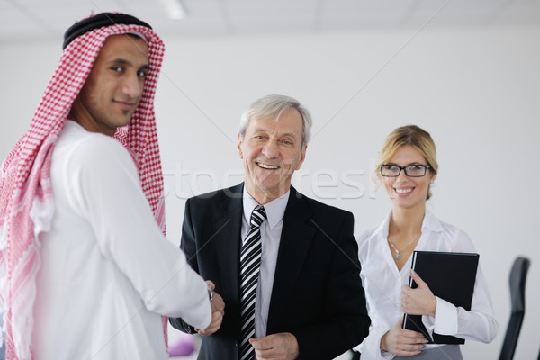 Stock foto: Arabisch · Geschäftsmann · Sitzung · Geschäftstreffen · gut · aussehend · jungen