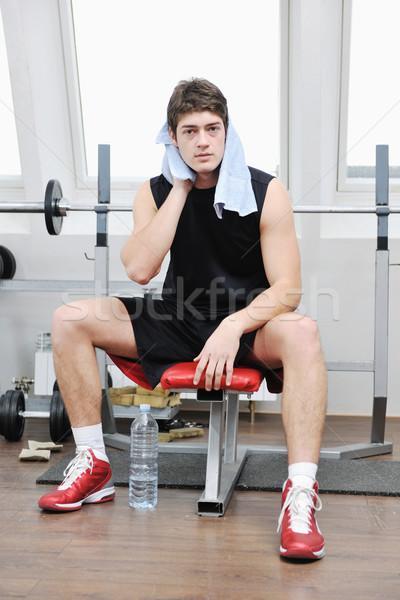 Foto d'archivio: Uomo · fitness · allenamento · giovane · sport · club