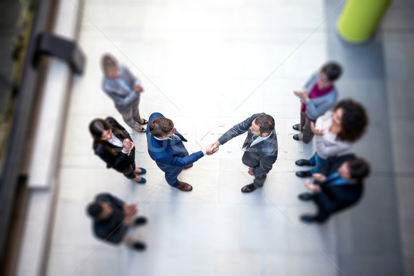 Negócio grupo jovem pessoas de negócios caminhada Foto stock © dotshock