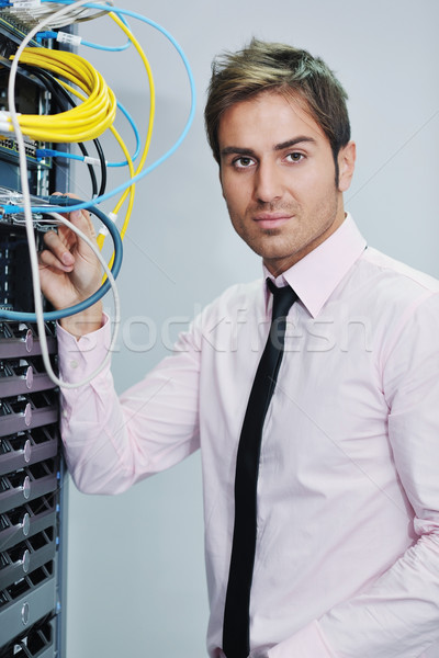 Jonge server kamer knap zakenman Stockfoto © dotshock