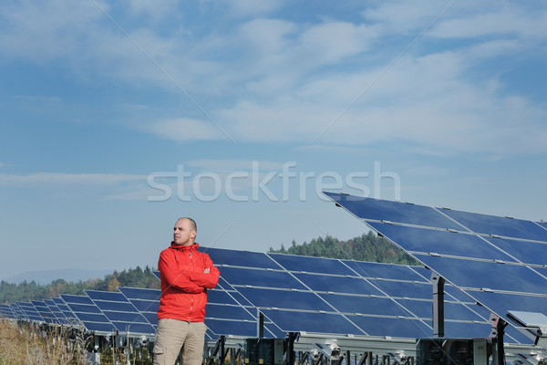 男 工程師 工作 地方 太陽能電池板 商業照片 © dotshock