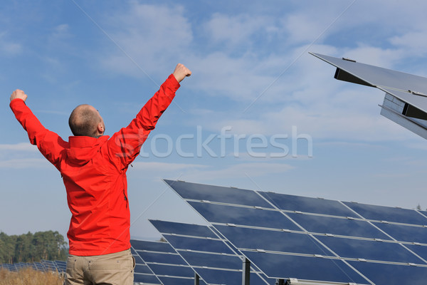 男 工程師 工作 地方 太陽能電池板 商業照片 © dotshock