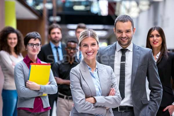 Negócio grupo jovem pessoas de negócios caminhada Foto stock © dotshock