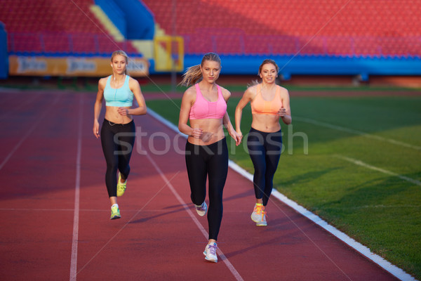 Stock foto: Athleten · Frau · Gruppe · läuft · Leichtathletik · Rennstrecke