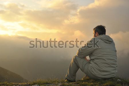 Friss napfelkelte hegy egészséges fiatalember gyakorlat Stock fotó © dotshock