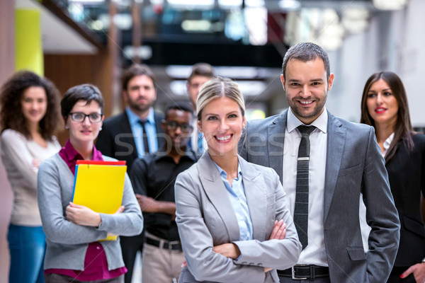 Foto stock: Negocios · grupo · jóvenes · gente · de · negocios · caminando