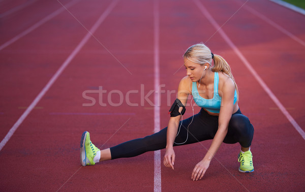 Sportlich Frau sportlich Rennstrecke jungen Läufer Stock foto © dotshock