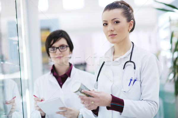 команда фармацевт химик женщину аптека аптека Сток-фото © dotshock