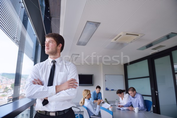 Foto stock: Homem · de · negócios · reunião · colegas · retrato · bonito · jovem