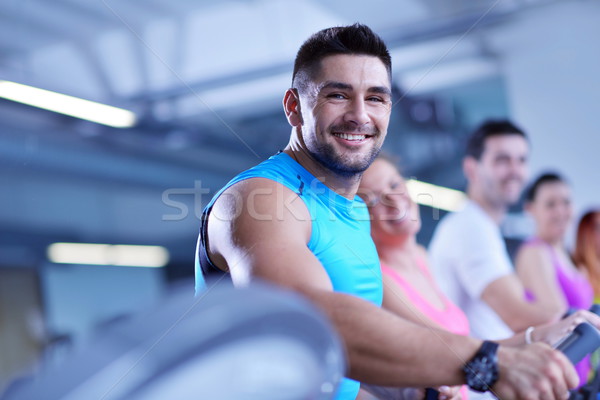 Groupe de gens courir groupe jeunes modernes sport [[stock_photo]] © dotshock