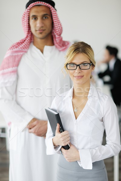 Zdjęcia stock: Arabskie · człowiek · biznesu · spotkanie · spotkanie · biznesowe · przystojny · młodych