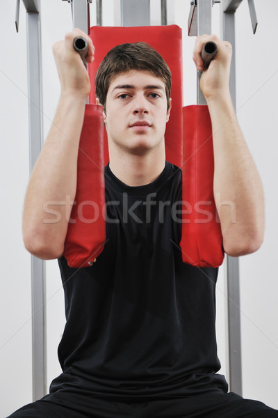 человека фитнес тренировки молодым человеком спорт клуба Сток-фото © dotshock
