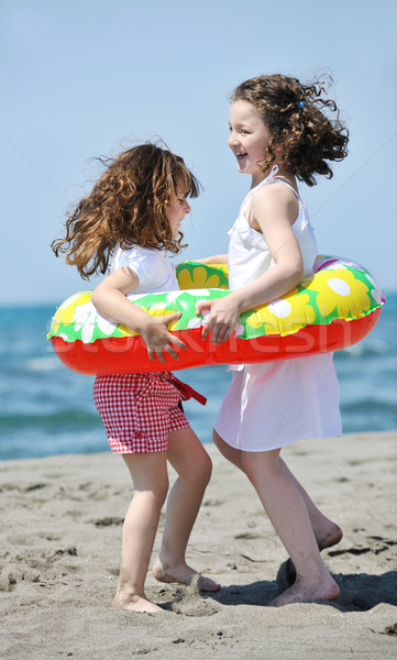 Foto stock: Feliz · criança · grupo · jogar · praia · diversão