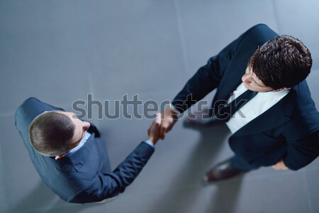 Uomini d'affari affrontare stringe la mano segno Foto d'archivio © dotshock