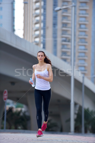 Kobieta jogging rano uruchomiony miasta parku Zdjęcia stock © dotshock