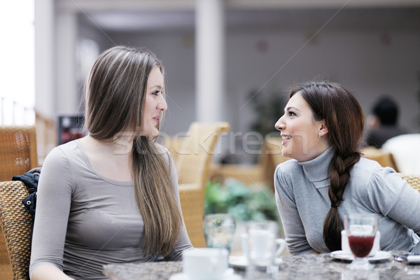 Foto stock: Bonitinho · sorridente · mulheres · potável · café · sessão