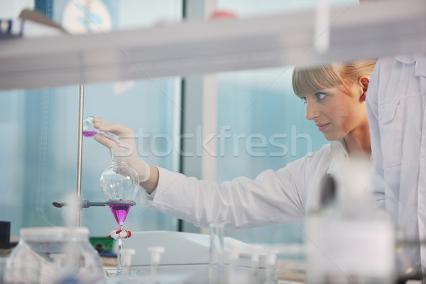 Сток-фото: женщины · исследователь · пробирку · лаборатория · врач