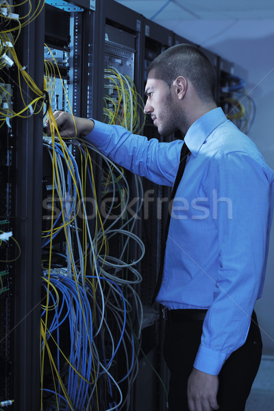 Jungen Ingenieur Rechenzentrum Server Zimmer gut aussehend Stock foto © dotshock