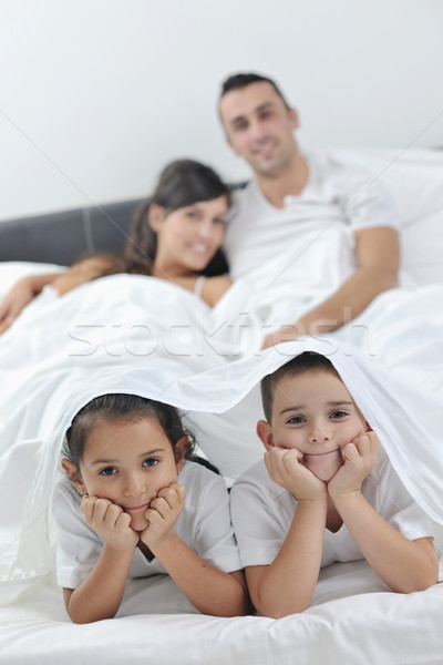 Boldog fiatal család hálószoba jókedv játék Stock fotó © dotshock