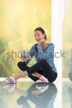 Foto stock: Hablar · teléfono · red · habitación · jóvenes · hombre · de · negocios