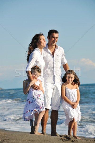 счастливым молодые семьи весело пляж белый Сток-фото © dotshock