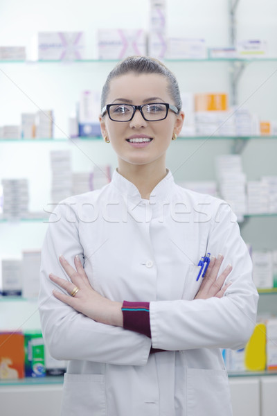 商業照片: 藥劑師 · 化學家 · 女子 · 常設 · 藥房 · 藥店