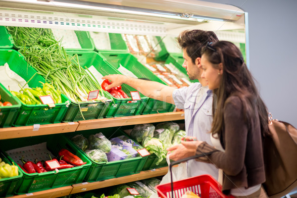 Paar Warenkorb Supermarkt Mädchen Essen Stock foto © dotshock