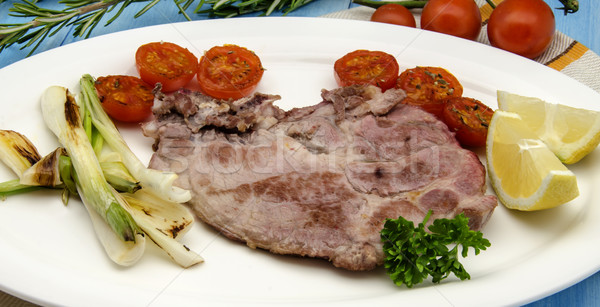 Carne de porc cepe roşii carne legume Imagine de stoc © dulsita