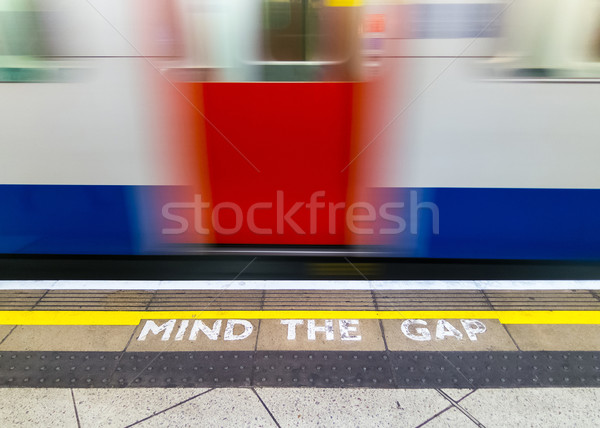 Elme hézag figyelmeztetés London földalatti felirat Stock fotó © dutourdumonde