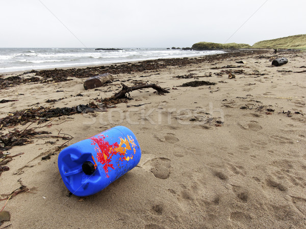 барабан пляж синий красный пластиковых загрязнения Сток-фото © dutourdumonde