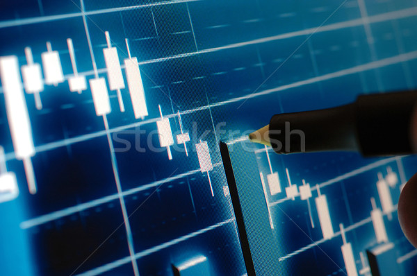 Beurs grafiek fiche wijzend voorraad monitor Stockfoto © dzejmsdin