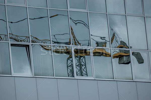 Żuraw budowy Windows biurowiec ściany okno Zdjęcia stock © dzejmsdin