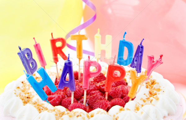 Verjaardag viering feestelijk cake gelukkige verjaardag framboos Stockfoto © Eireann