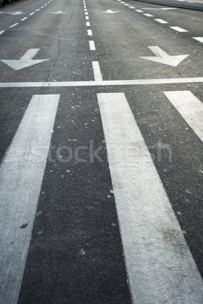 Kifejezéstelen főutca üres korai reggel út Stock fotó © eldadcarin