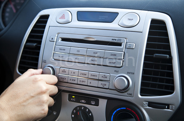 Auto stereo volume hand volwassen Stockfoto © eldadcarin