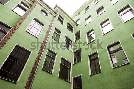 Berlin zöld épület alulról fotózva kereszt folyamat Stock fotó © eldadcarin