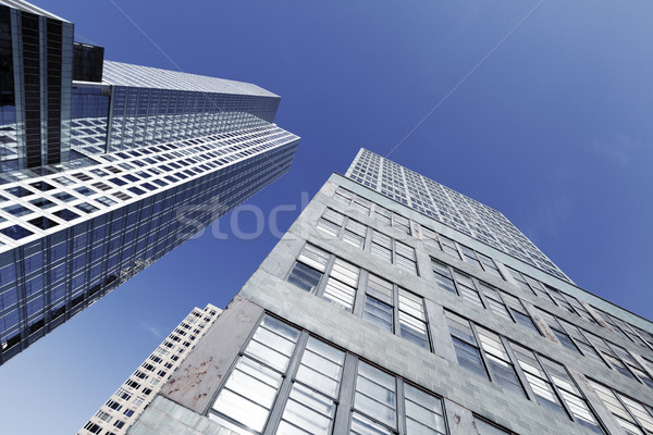 Bürogebäude Wolkenkratzer New York niedrig Weitwinkel Ansicht Stock foto © eldadcarin