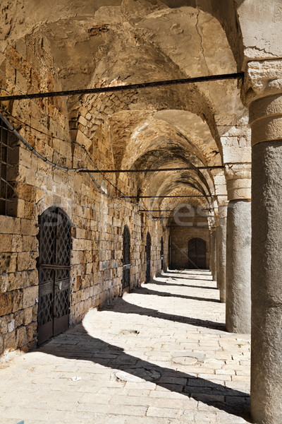 Traduction auberge colonnes vieille ville meilleur Photo stock © eldadcarin
