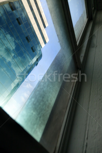 Irodaház ablak alacsony széles látószögű kilátás bent Stock fotó © eldadcarin