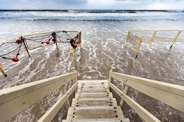 Badmeester hut strand stormachtig Stockfoto © eldadcarin