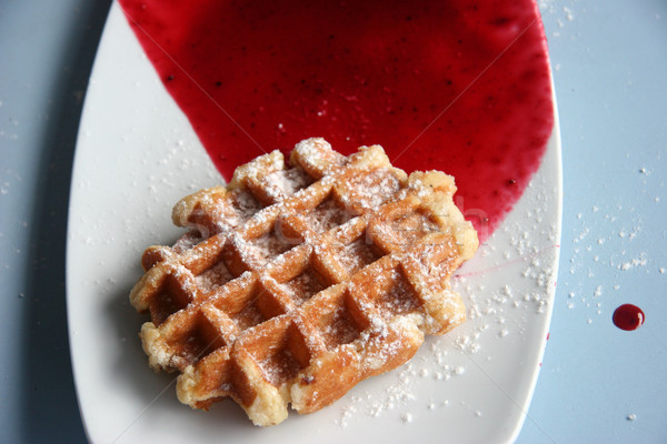 Waffle raio glacê vermelho cereja molho Foto stock © eldadcarin