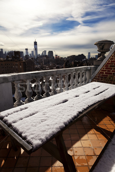 Stockfoto: Sneeuw · gedekt · picknicktafel · skyline · west · dorp