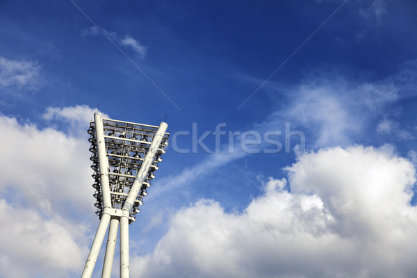 Stadion Beleuchtung Turm bewölkt blauer Himmel Stock foto © eldadcarin