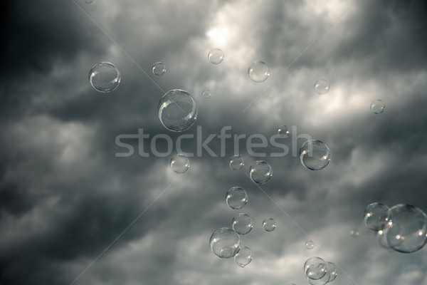 Săpun bule dramatic cer aer Imagine de stoc © eldadcarin