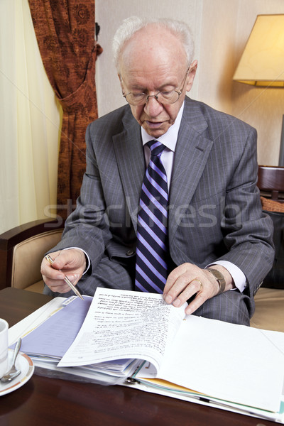 Idős üzletember papírok idős 80-as évek üzletember Stock fotó © eldadcarin