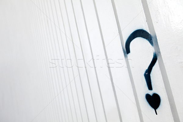 Dragoste albastru Grafitti semn de intrebare Imagine de stoc © eldadcarin
