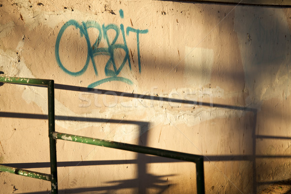 Städtischen Graffiti Tag Orbit Wand erschossen Stock foto © eldadcarin