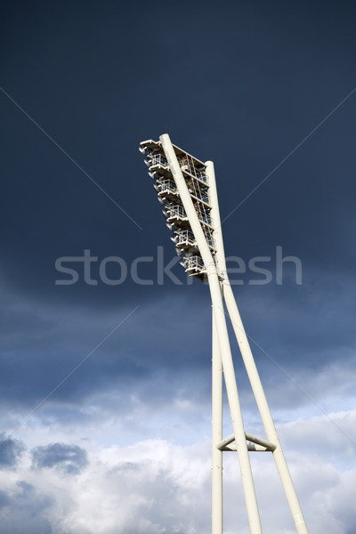 Stadion Beleuchtung Turm bewölkt Himmel groß Stock foto © eldadcarin
