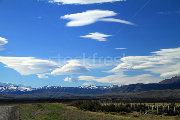 Rural paisaje vista montanas camino de grava américa del sur Foto stock © eldadcarin
