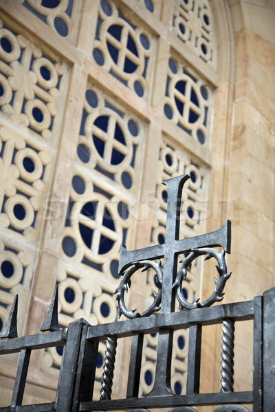 Krucyfiks metal bramy dekoracji kościoła miejsce Zdjęcia stock © eldadcarin